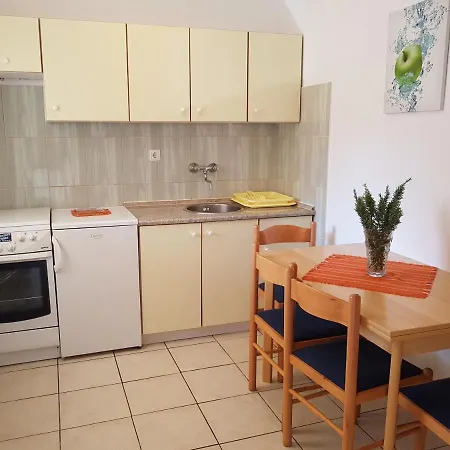 Ana Apartment *